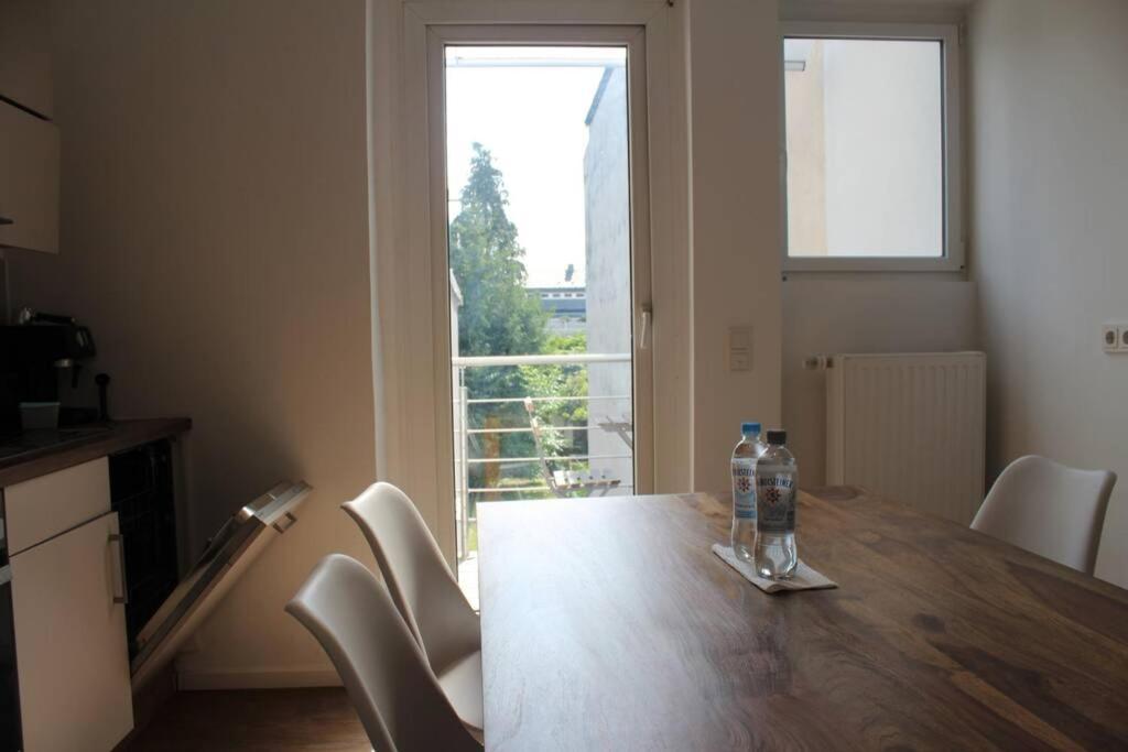 Apartment London . Chillinghouse # 9, 3 Min. Vom Ice, Netflix, Garten Siegburg