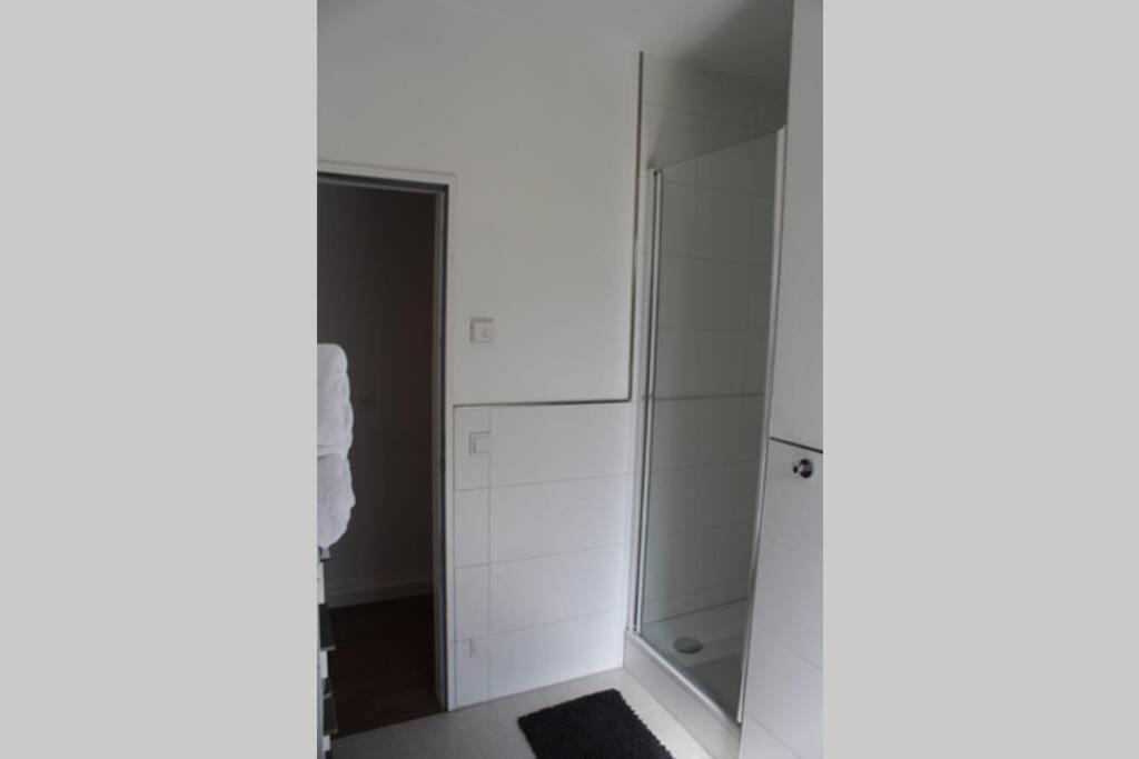 London . Chillinghouse # 9, 3 Min. Vom Ice, Netflix, Garten Apartment