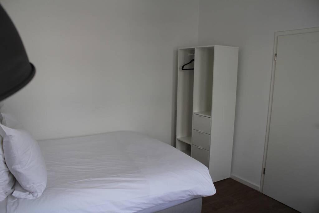 London . Chillinghouse # 9, 3 Min. Vom Ice, Netflix, Garten Apartment *