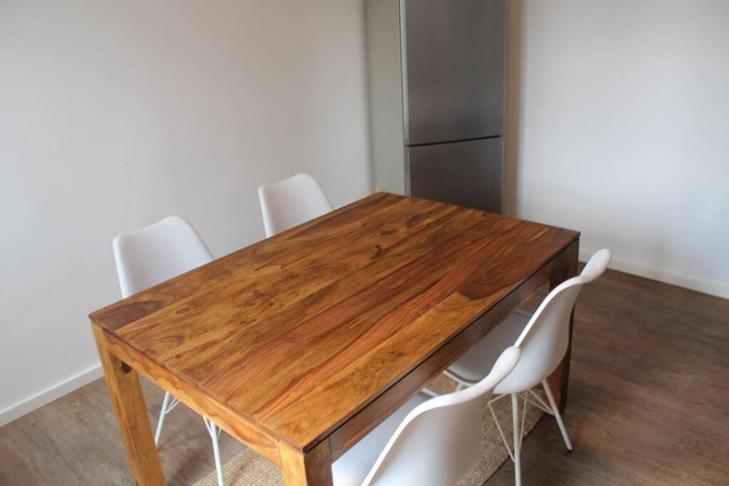 Apartment London . Chillinghouse # 9, 3 Min. Vom Ice, Netflix, Garten Siegburg